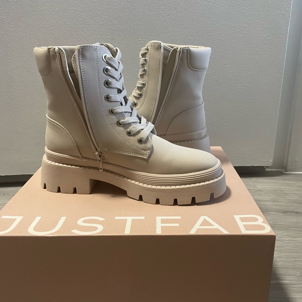 Combat boots